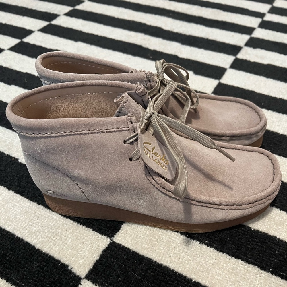 Clarks Wallabee Boot 2 Sand Suede Women's Lace Up Moccasins 61531